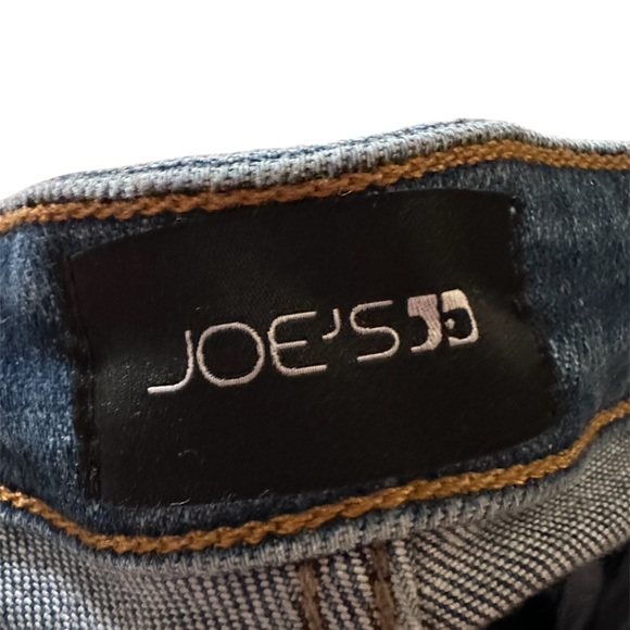 Joe’s Jeans Lara Cigarette in Claudia Mid Rise Jeans Slim Fit - Picture 11 of 13